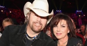 Toby Keith Wife